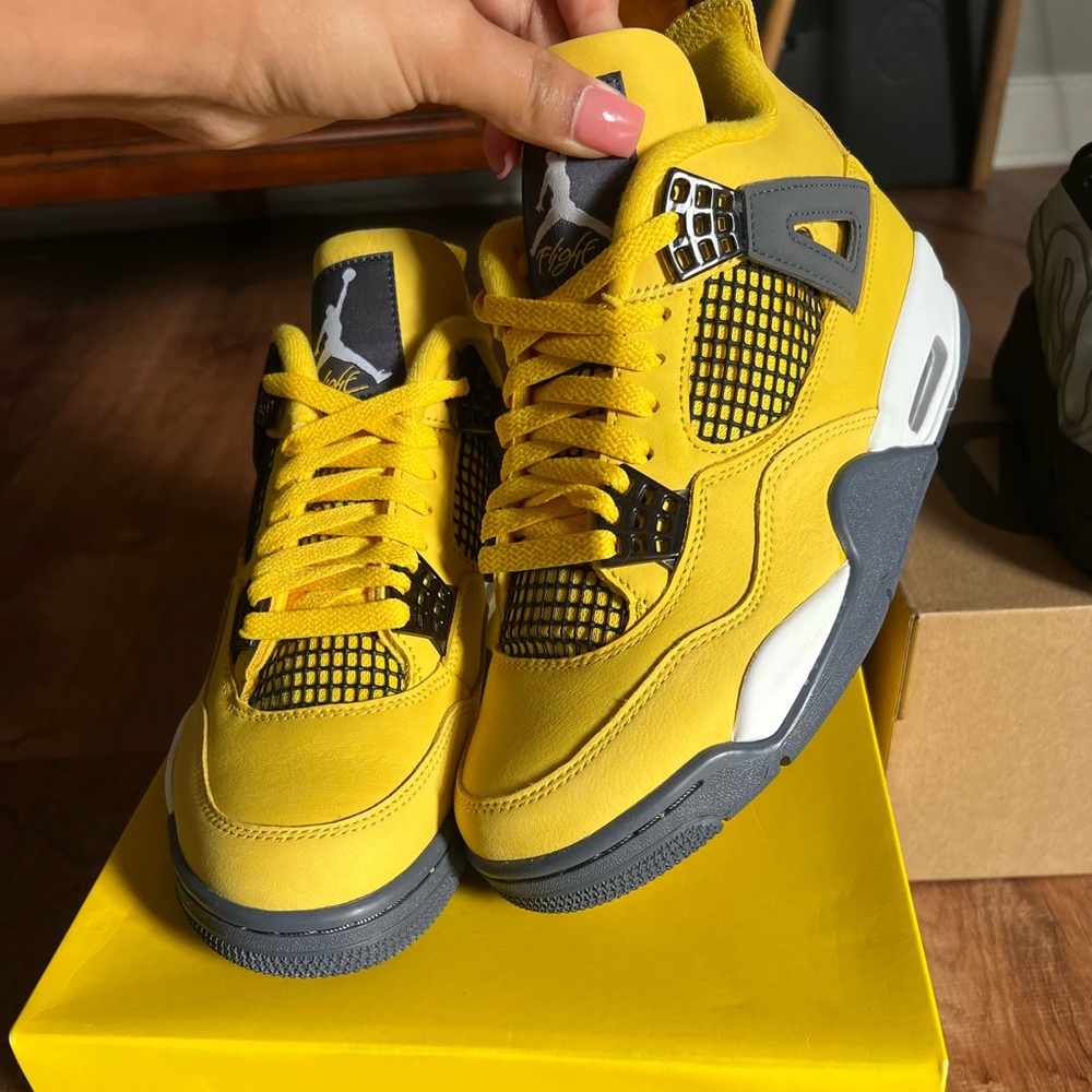 Air Jordan retro 4 “Lightning”